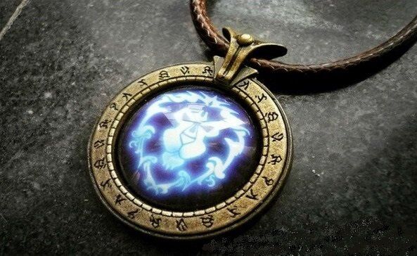 all_ncpl11.jpg Брелок World of Warcraft Alliance (Метал + скло)