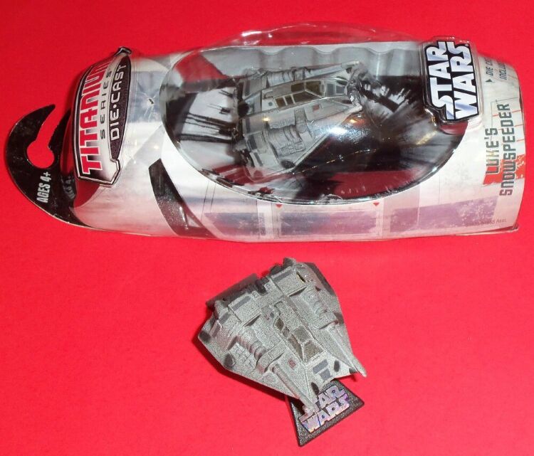 Фігурка Hasbro STAR WARS Luke's Battle Damaged Snowspeeder