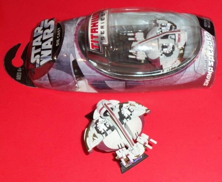 Фігурка Hasbro STAR WARS RED SWAMP SPEEDER - 2005 Фігурка Hasbro STAR WARS RED SWAMP SPEEDER - 2005